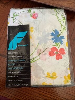 NOS Vintage Fieldcrest Perfection White Floral Standard Pillowcases USA Set Of 2